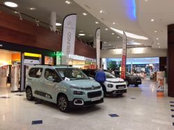 Prsentation du nouveau Berlingo dans la galerie du Leclerc de Vannes